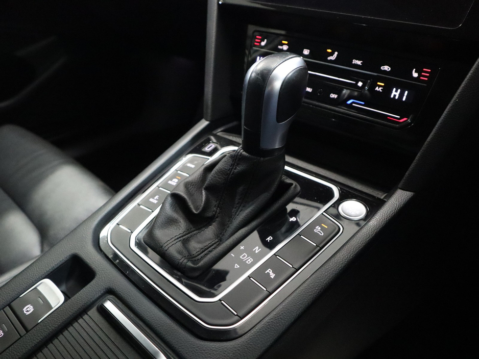 2021 Volkswagen Passat - image 23