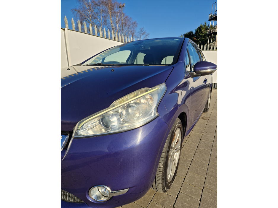 2015 Peugeot 208 - image 5