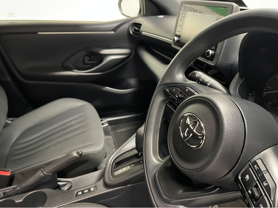 2020 Toyota Yaris - image 4