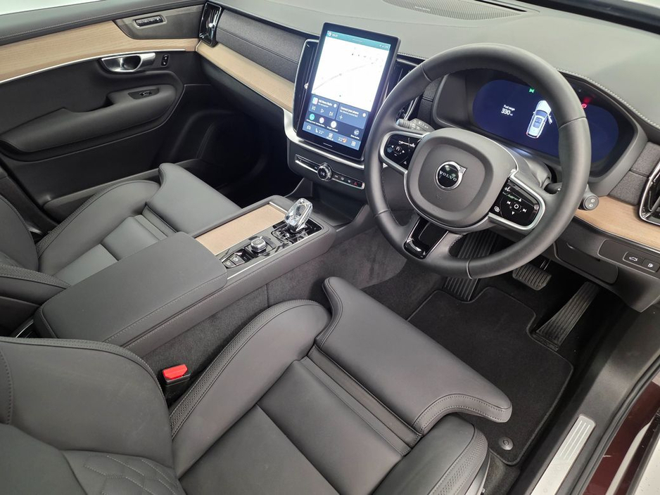 2025 Volvo XC90 - image 11