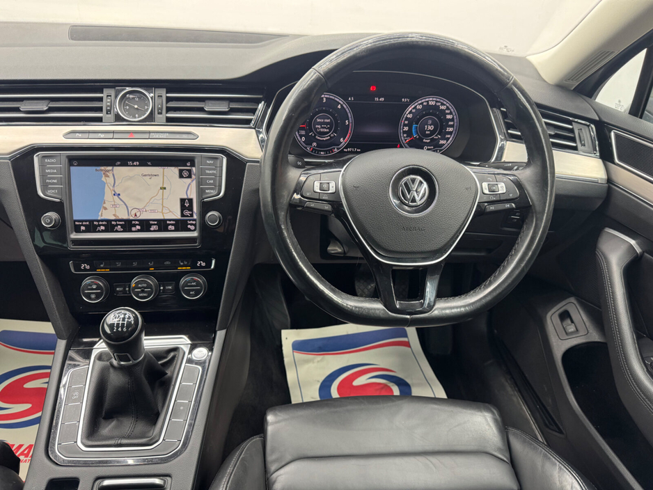 2016 Volkswagen Passat - image 10