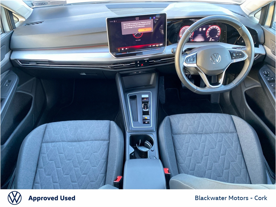 2025 Volkswagen Golf - image 2