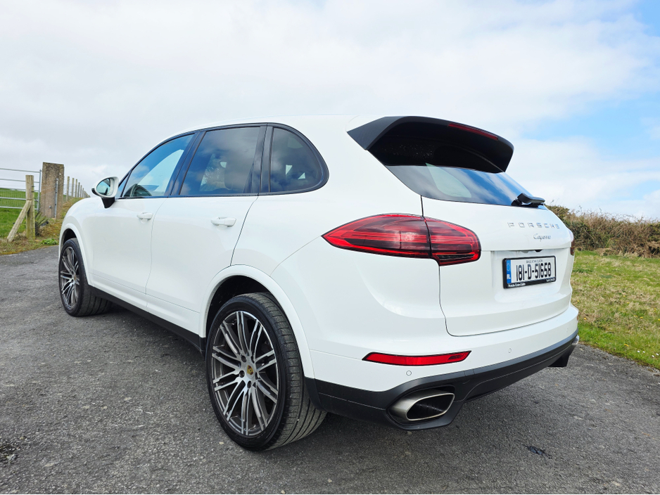 2018 Porsche Cayenne - image 8