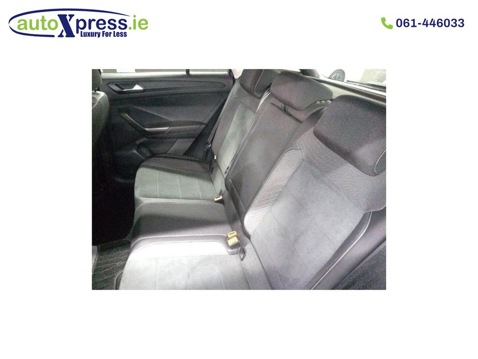 2023 Volkswagen T-Roc - image 4