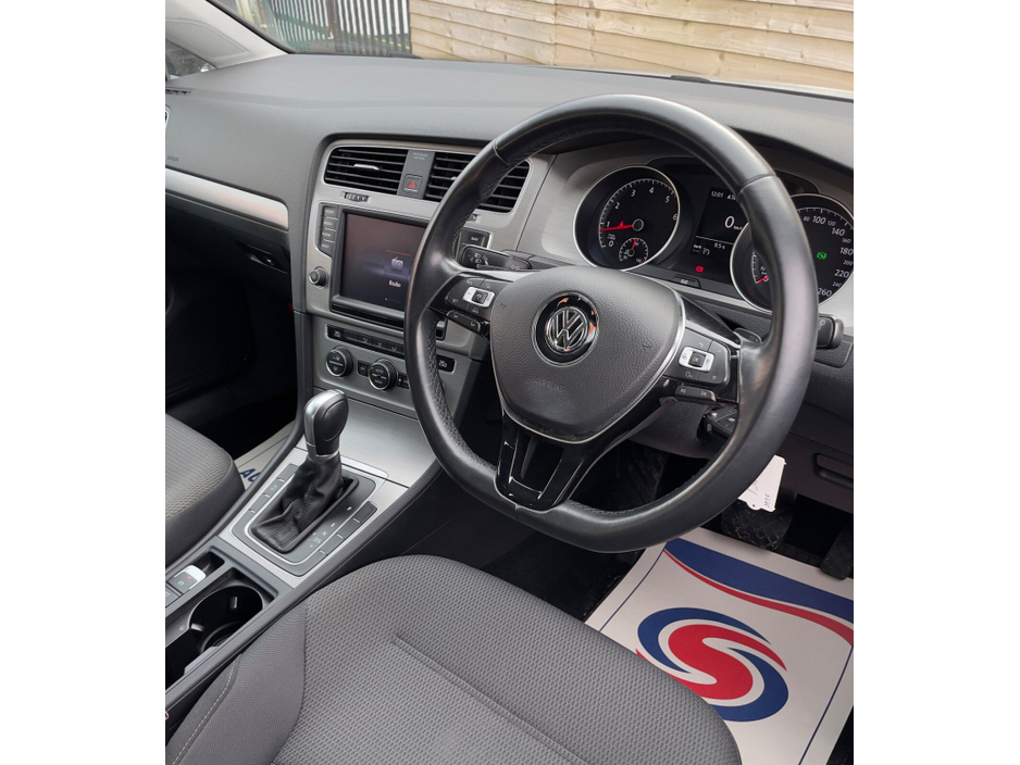 2015 Volkswagen Golf - image 9