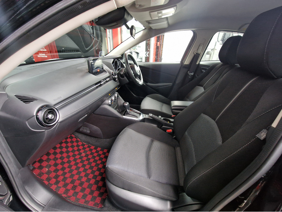 2017 Mazda Mazda2 - image 29