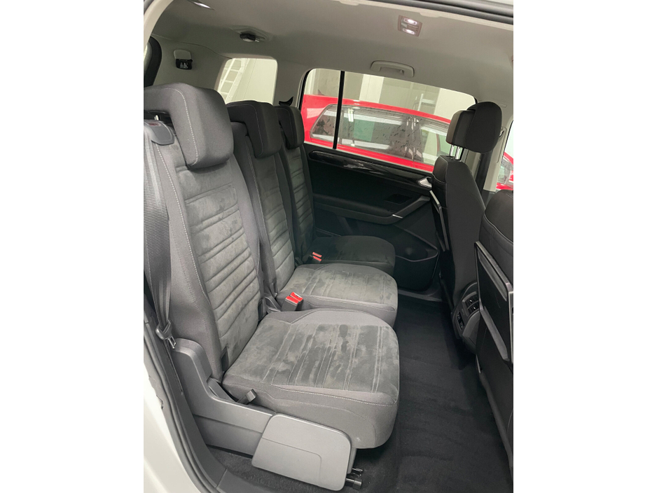 2017 Volkswagen Touran  €16,995