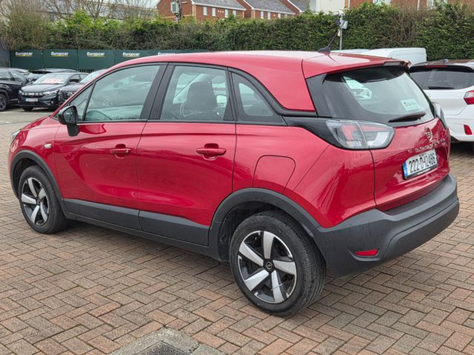2022 Opel Crossland - image 3