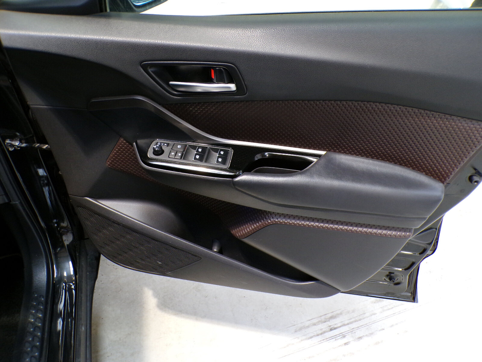 2018 Toyota C-HR 2018*51,000 MILES*HYBRID SPORT TOYOTA C-HR SELF CHARGING 1.8 AUTOMATIC*FANTASTIC CONDITION GREAT ON FUEL, POWER, COMFORT WITH A LOT OF SPACE ALL COMBINED FOR A FANTASTIC DRIVE. CAR COMES WITH FULL SAF €19,900