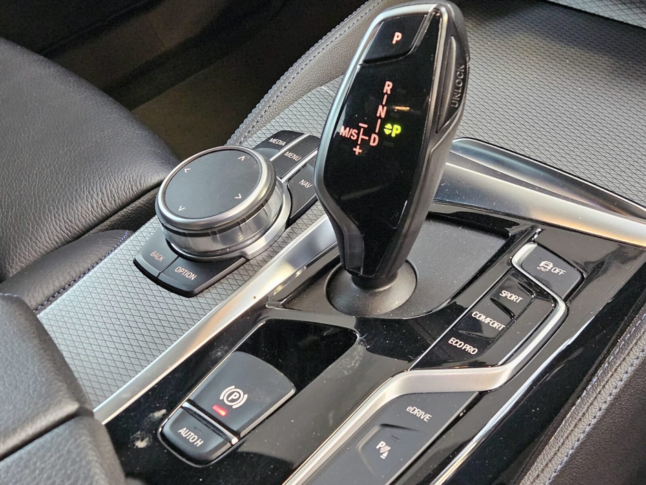 2019 BMW 5 Series - image 14