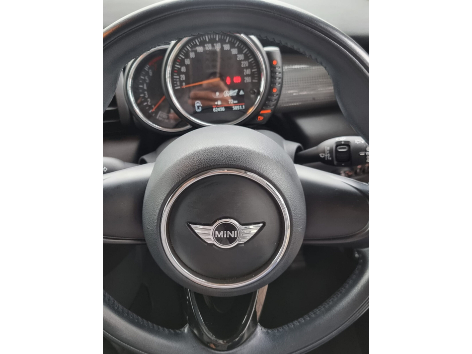 2014 MINI Hatch - image 16