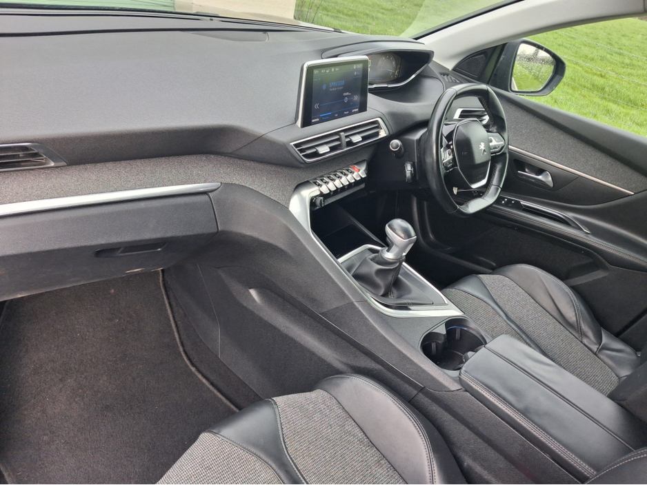 2018 Peugeot 5008 - image 24