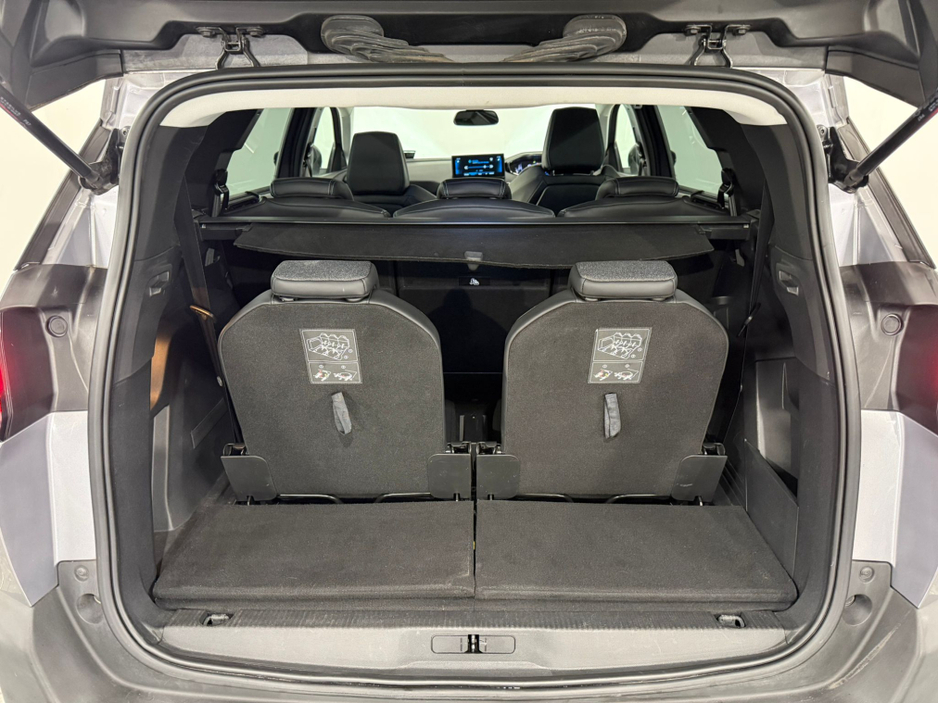 2022 Peugeot 5008 - image 11