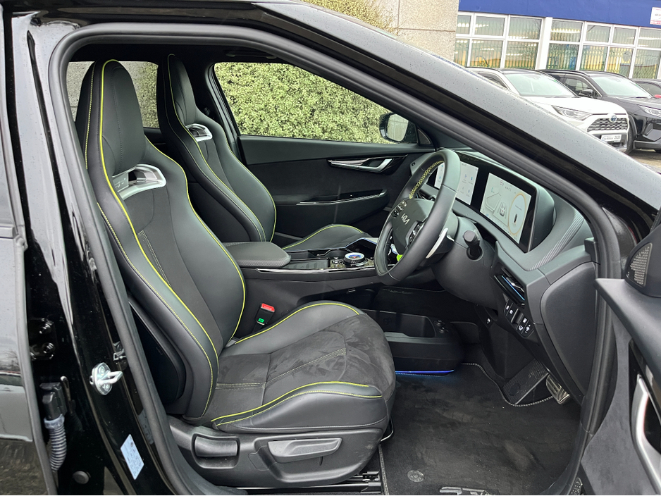 2025 Kia EV6 GT ELECTRIC //575BHP//MASSIVE SPEC//RARE//360 PARKING CAMERAS//MERIDIAN SOUND//HALF LEATHER HEATED BUCKET SEATS// €53,950