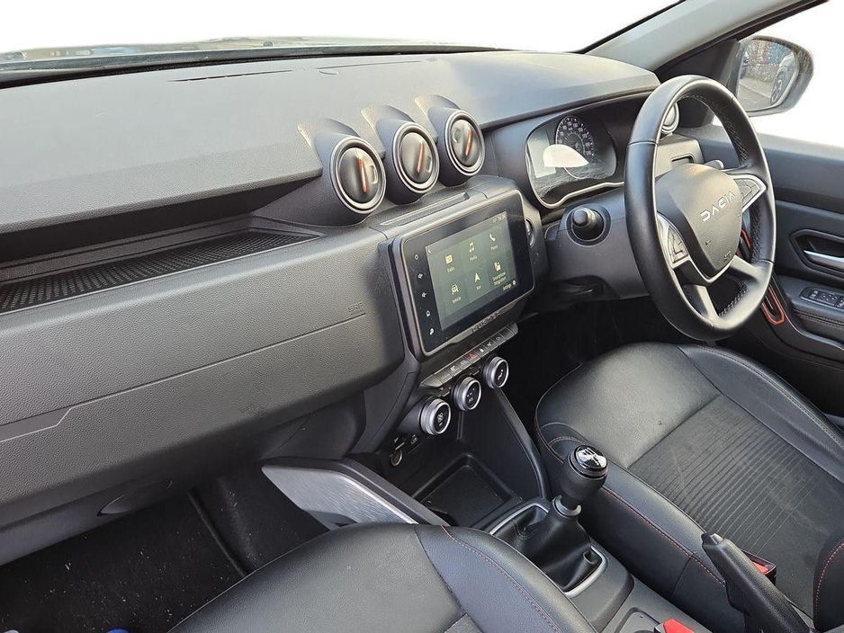 2023 Dacia Duster - image 5
