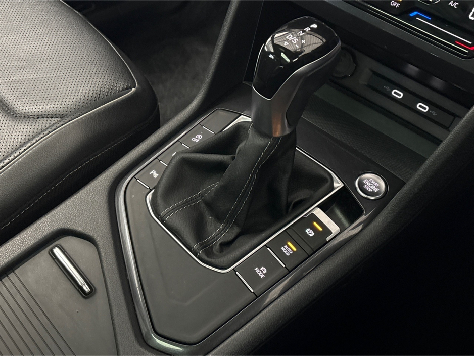 2023 Volkswagen Tiguan R-LINE 2.0 TDI AUTOMATIC 7 SEATER**PANORAMIC SUNROOF**HEATED MULTIFUNCTIONAL STEERING WHEEL**DIGITAL DASH**HEATED FRONT SEATS**REVERSE CAMERA**BLACK LEATHER INTERIOR**KEYLESS ENTRY**APPLE CARPLAY** €42,995