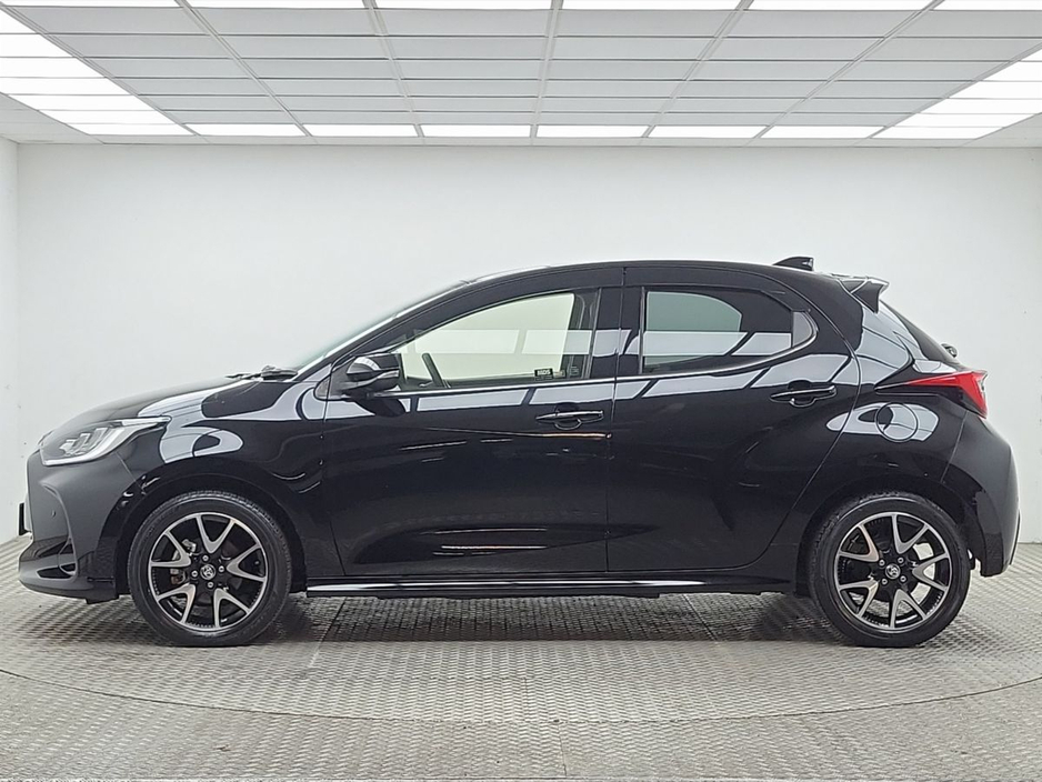 2021 Toyota Yaris - image 5