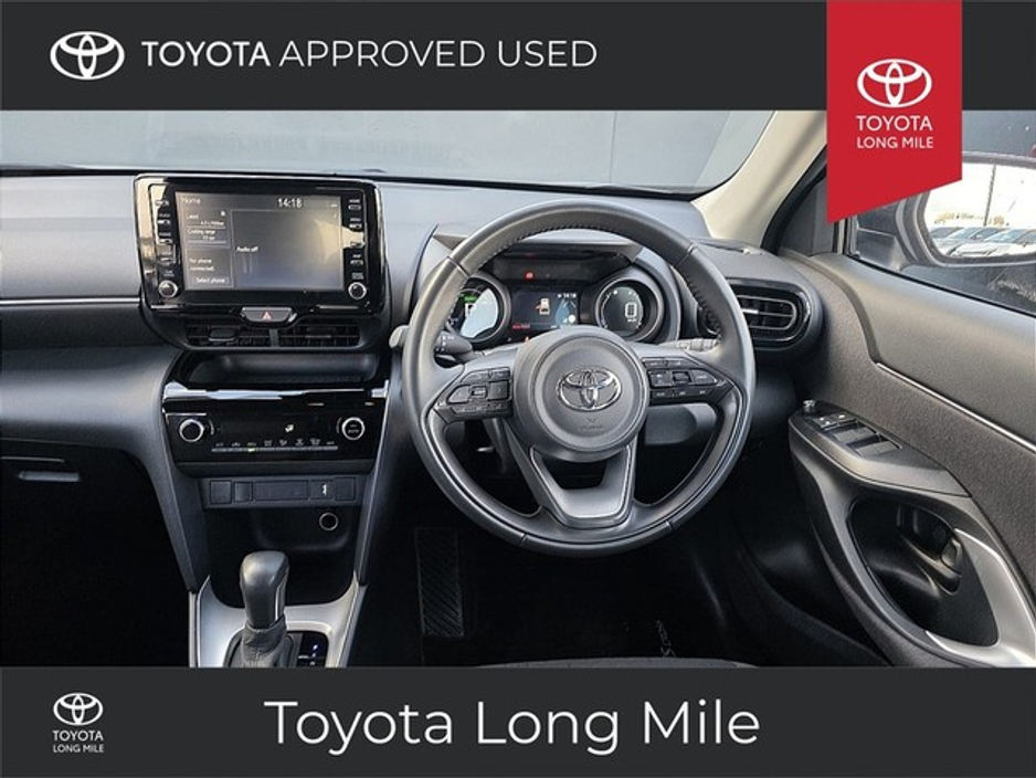 2025 Toyota Yaris Cross - image 9