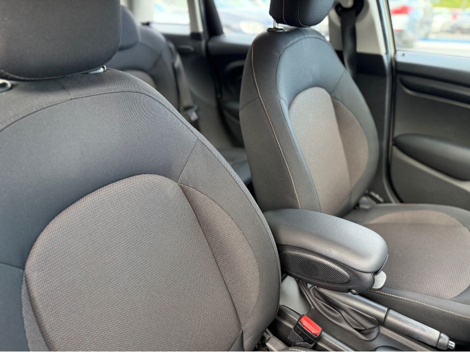 2019 MINI Cooper D - image 15