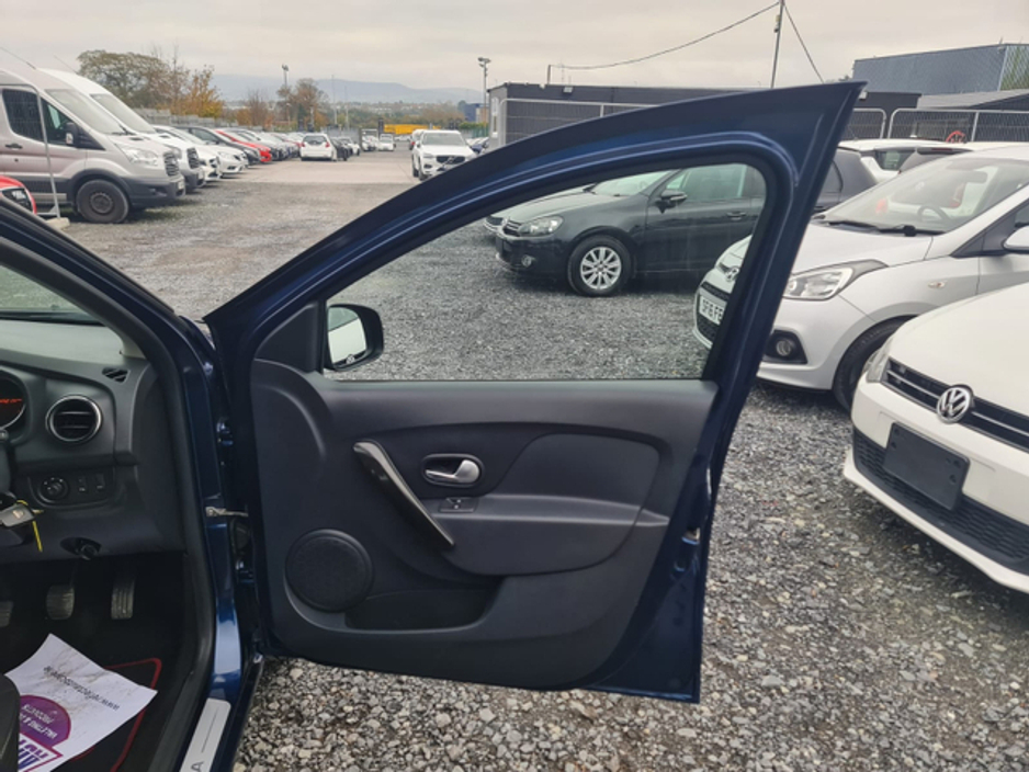 2017 Dacia Sandero - image 13