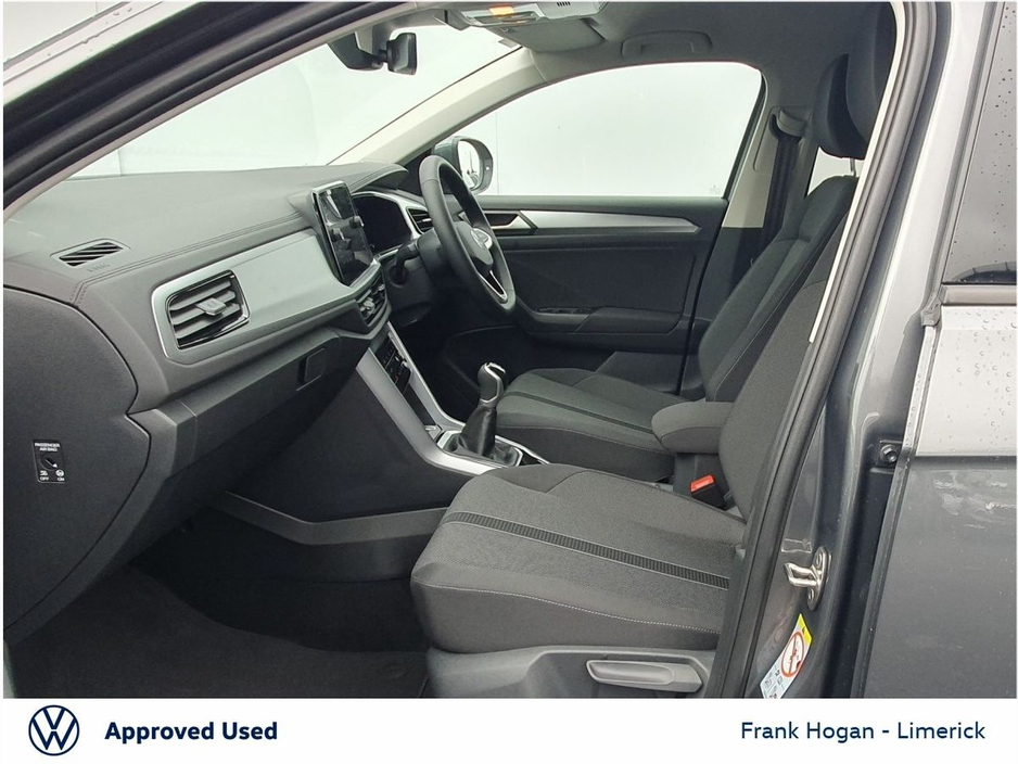 2025 Volkswagen T-Roc ( DEMO )T-ROC EDITION 75 2.0TDI M6F 116HP ( WITH HEATED SEATS ) €35,900