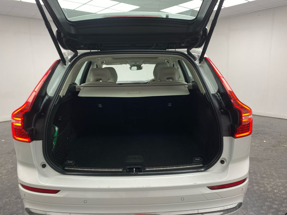 2023 Volvo XC60 2 YEARS VOLVO SELEKT WARRANTY T6 core PHEV 350hp €42,995