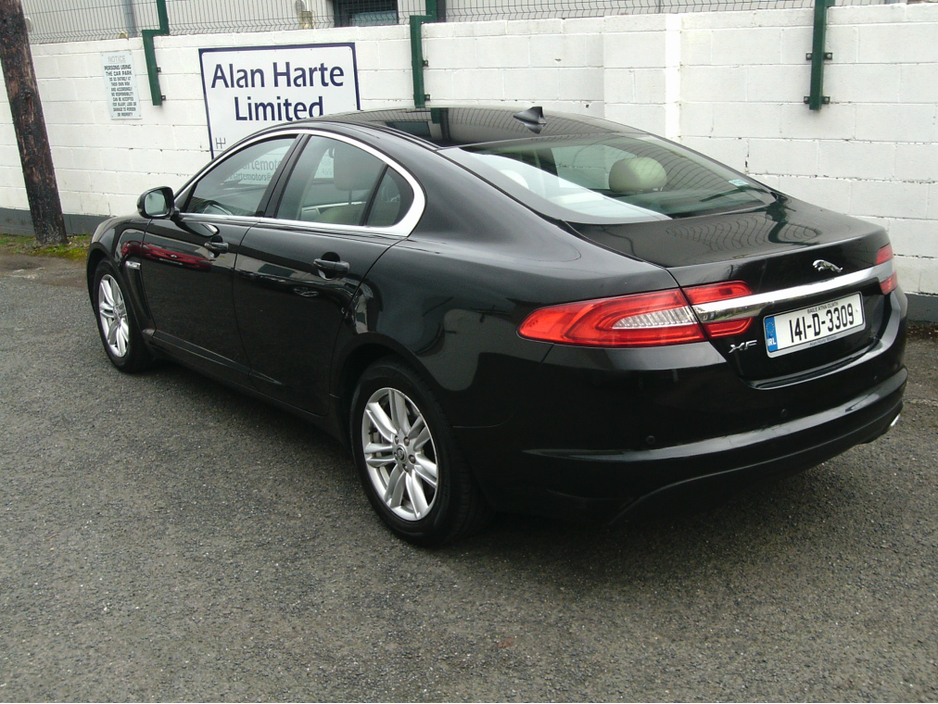 2014 Jaguar XF - image 26