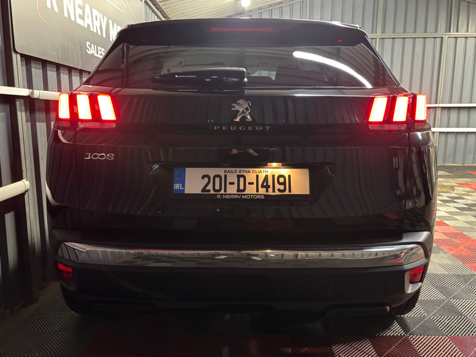 2020 Peugeot 3008 - image 2