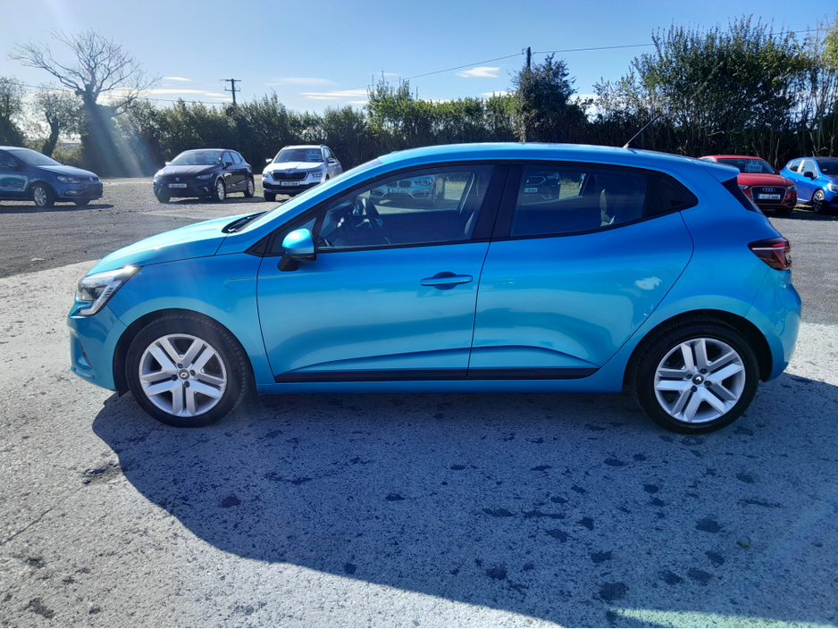 2022 Renault Clio - image 5