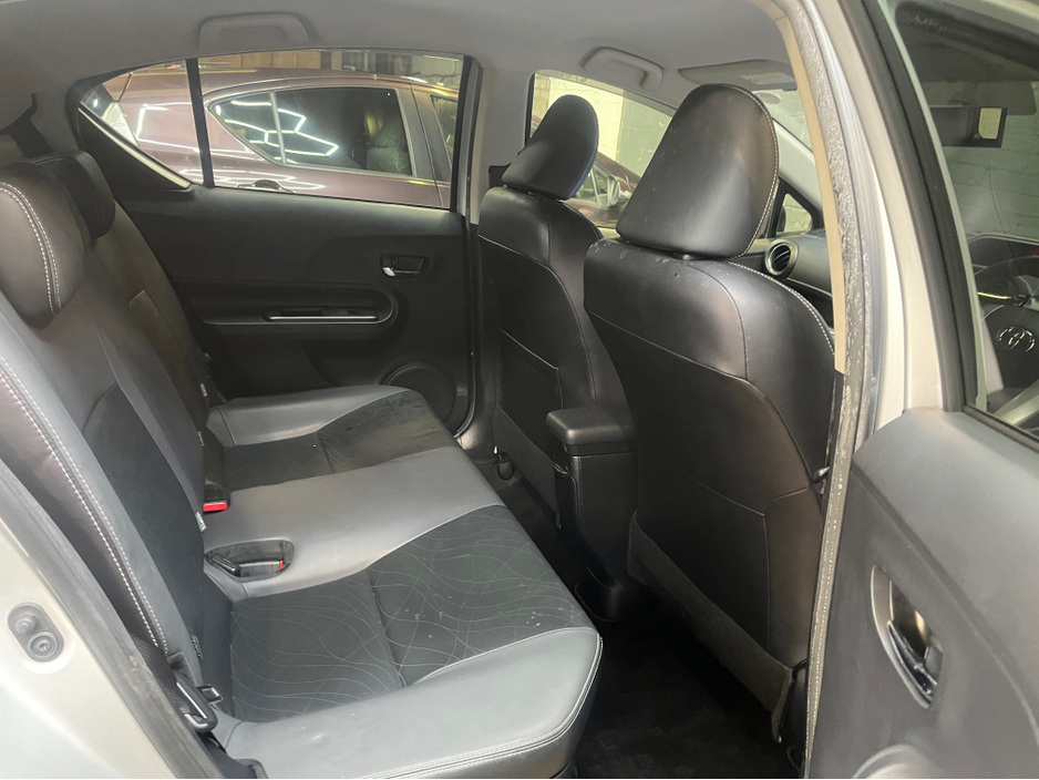 2014 Toyota Aqua - image 6