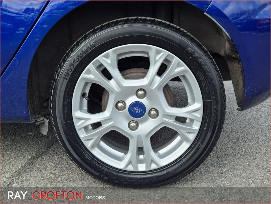 2015 Ford Fiesta - image 8