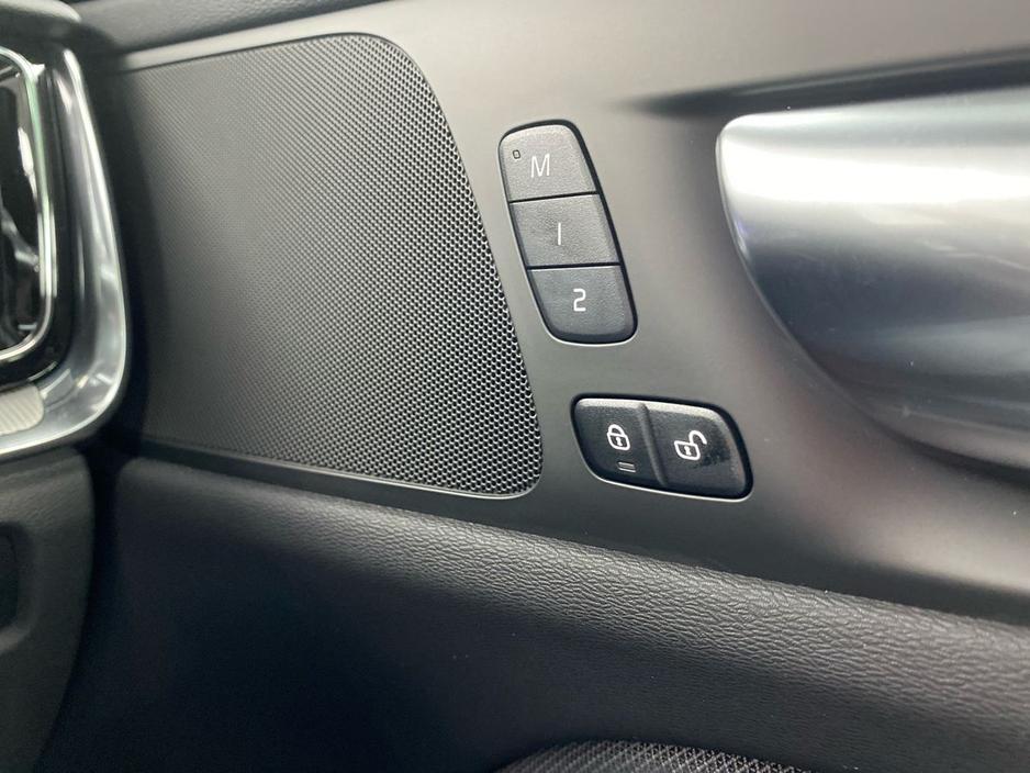 2026 Volvo V60 - image 18