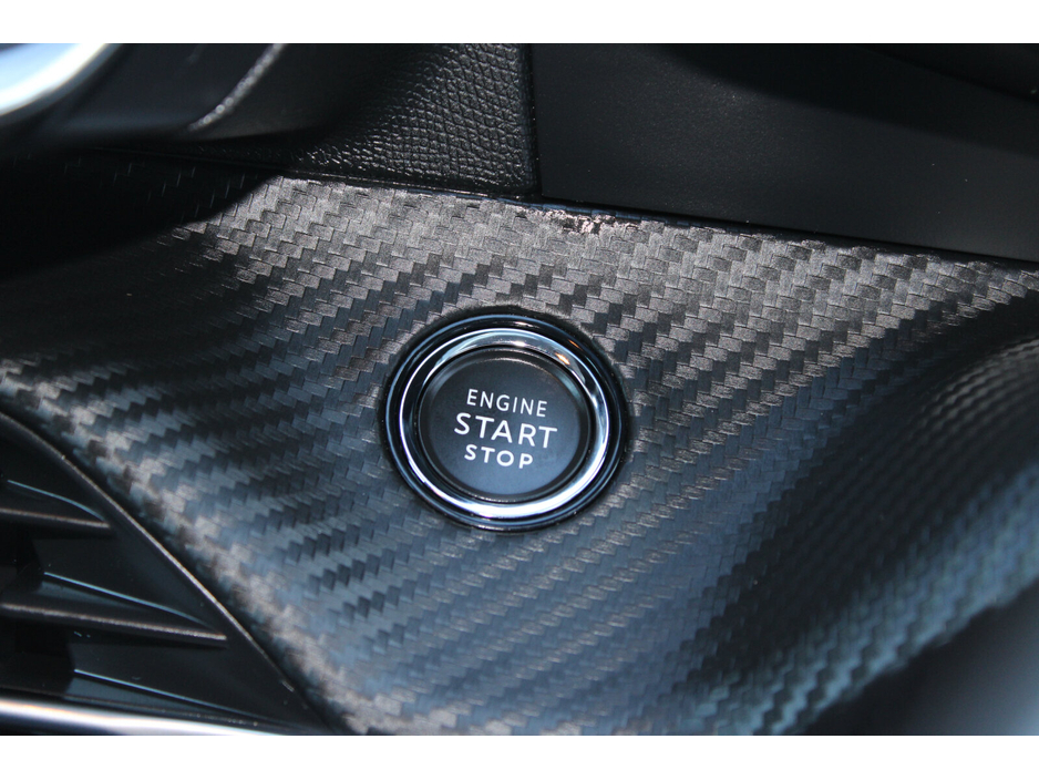 2022 Peugeot 208 - image 23