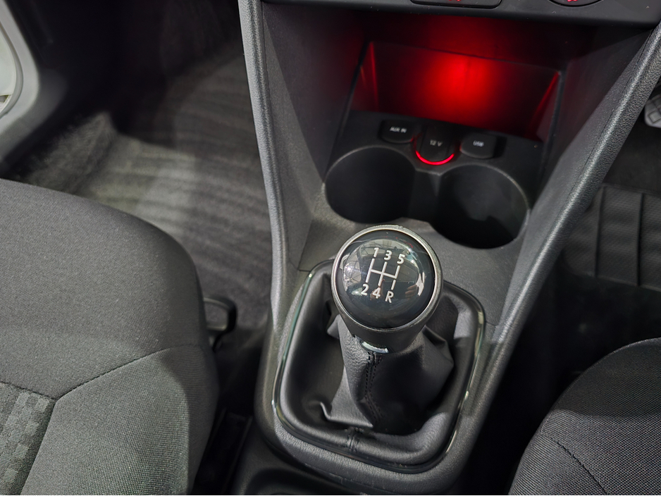 2017 Volkswagen Polo - image 19