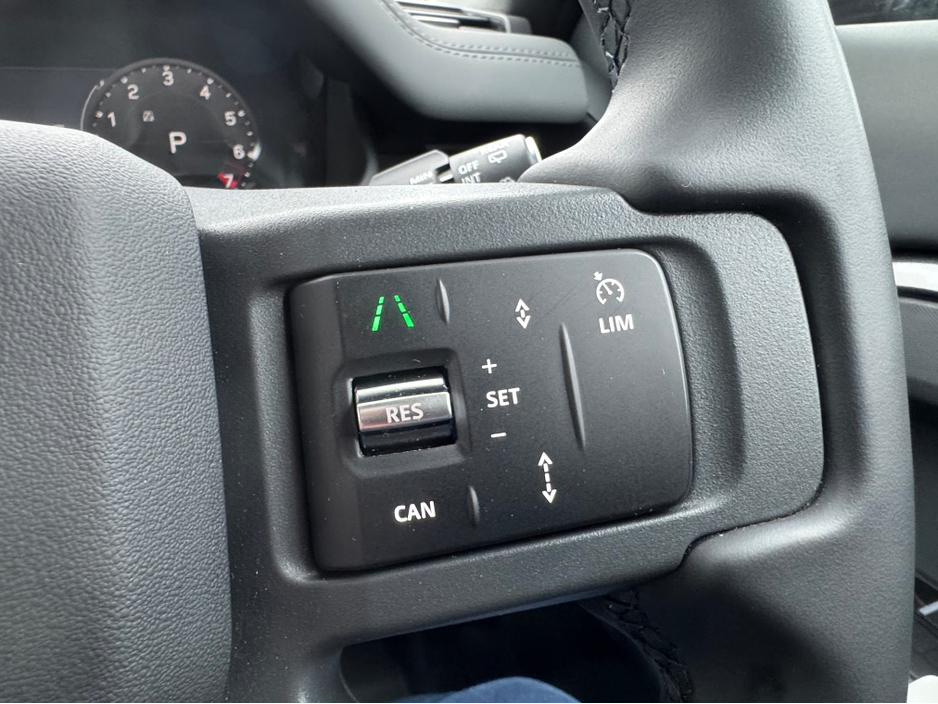 2025 Land Rover Defender P300e X-DYNAMIC SE URBAN SPEC PHEV AUTO €109,950