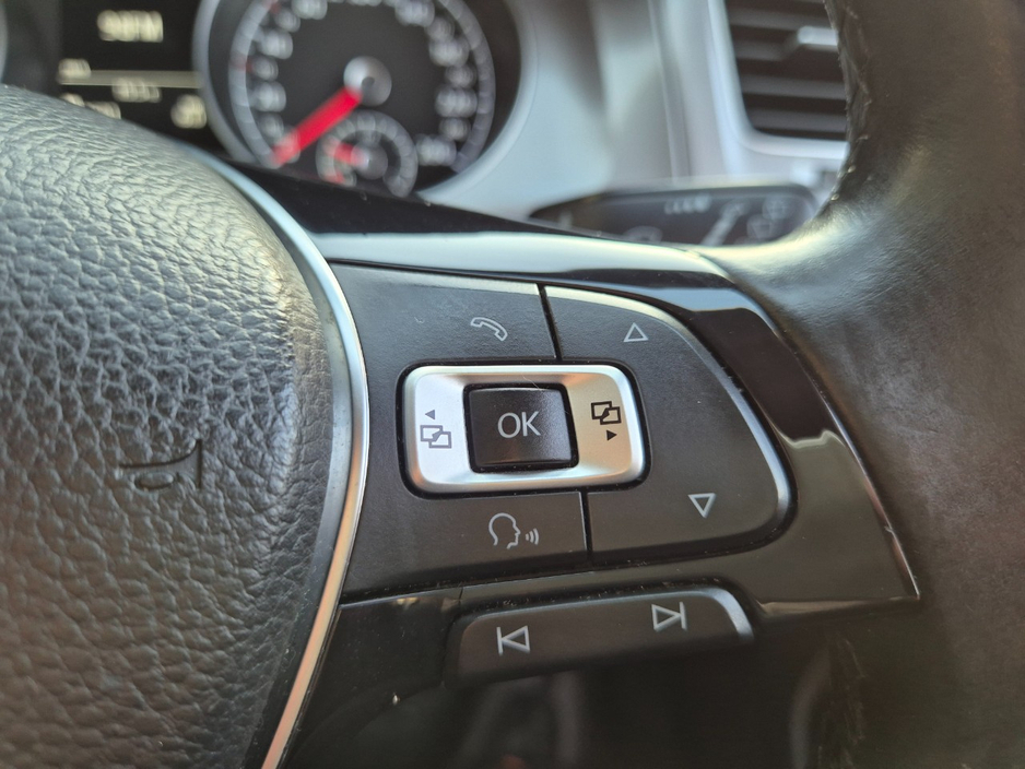 2016 Volkswagen Golf - image 17