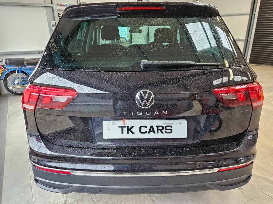 2021 Volkswagen Tiguan - image 4