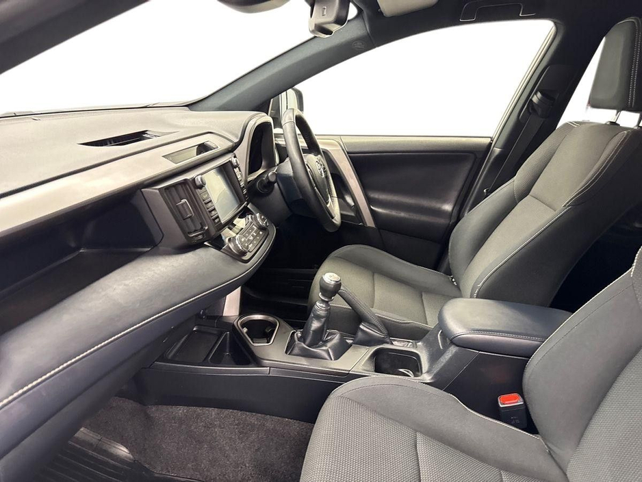 2018 Toyota Rav4 - image 2