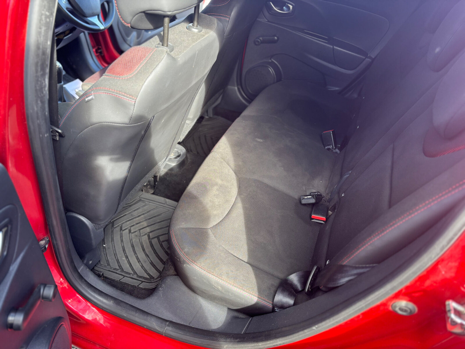 2016 Renault Clio - image 16