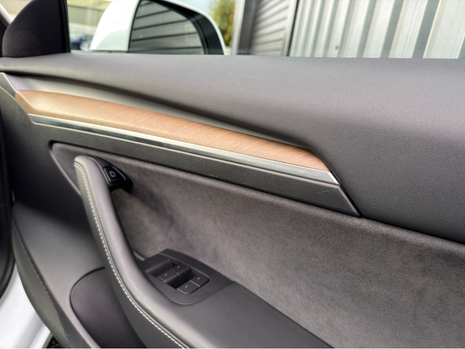 2022 Tesla Model 3 - image 8