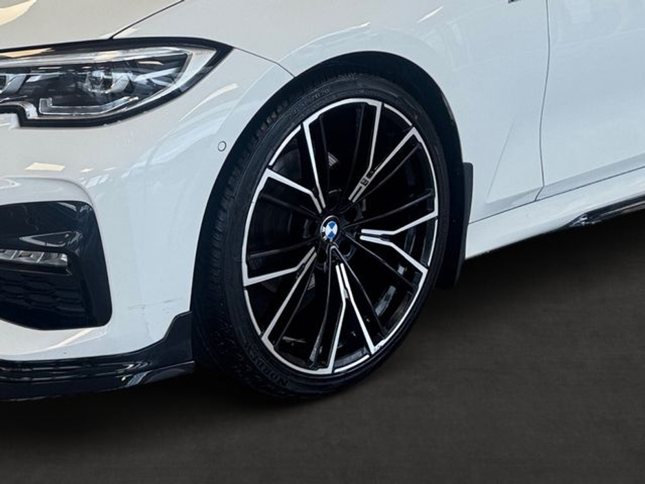 2020 BMW 3 Series - image 10