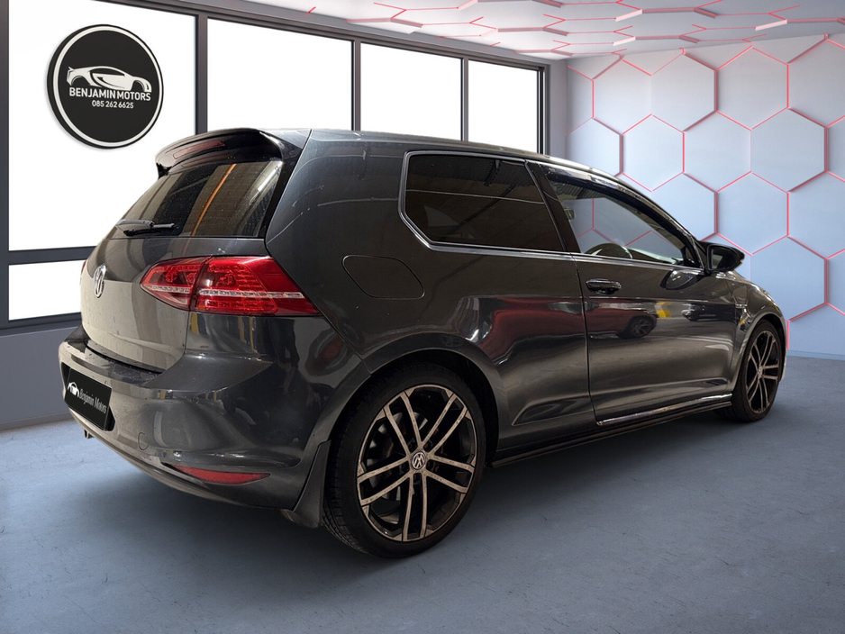 2014 Volkswagen Golf - image 5