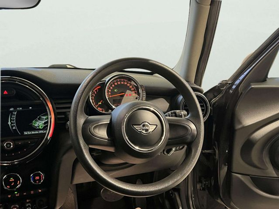 2016 MINI Cooper 1.2 Automatic, Reversing camera €13,895