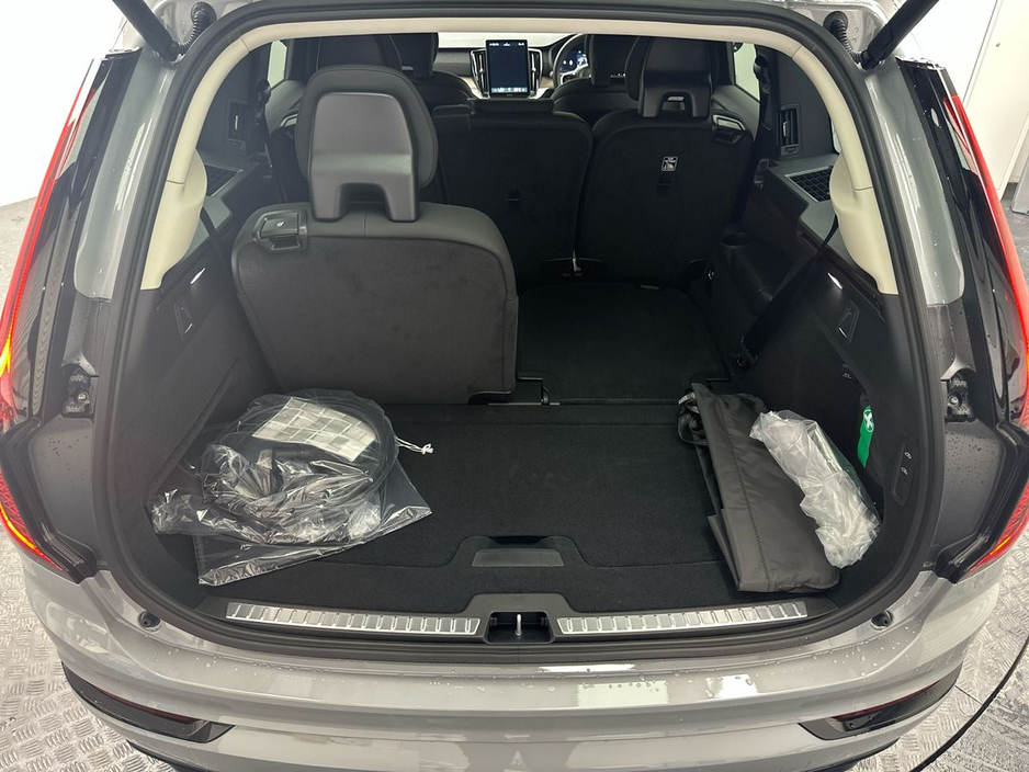2026 Volvo XC90 - image 9