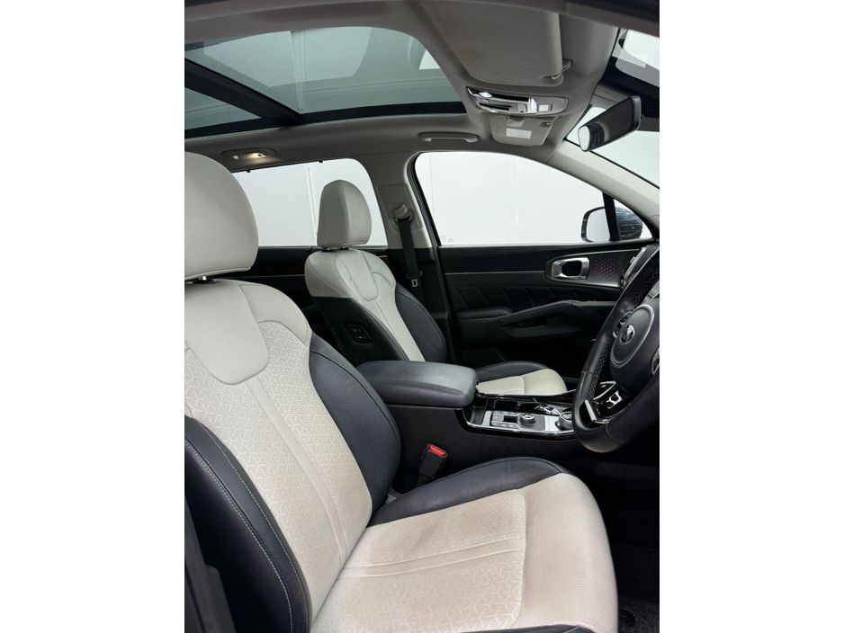 2021 Kia Sorento - image 7