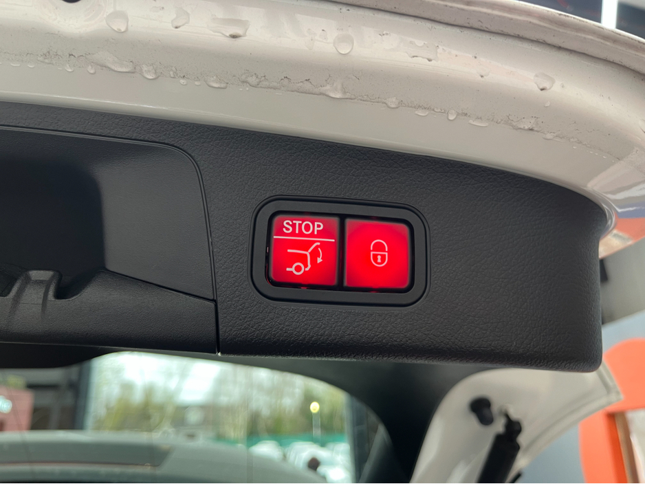 2022 Mercedes-Benz EQA - image 8