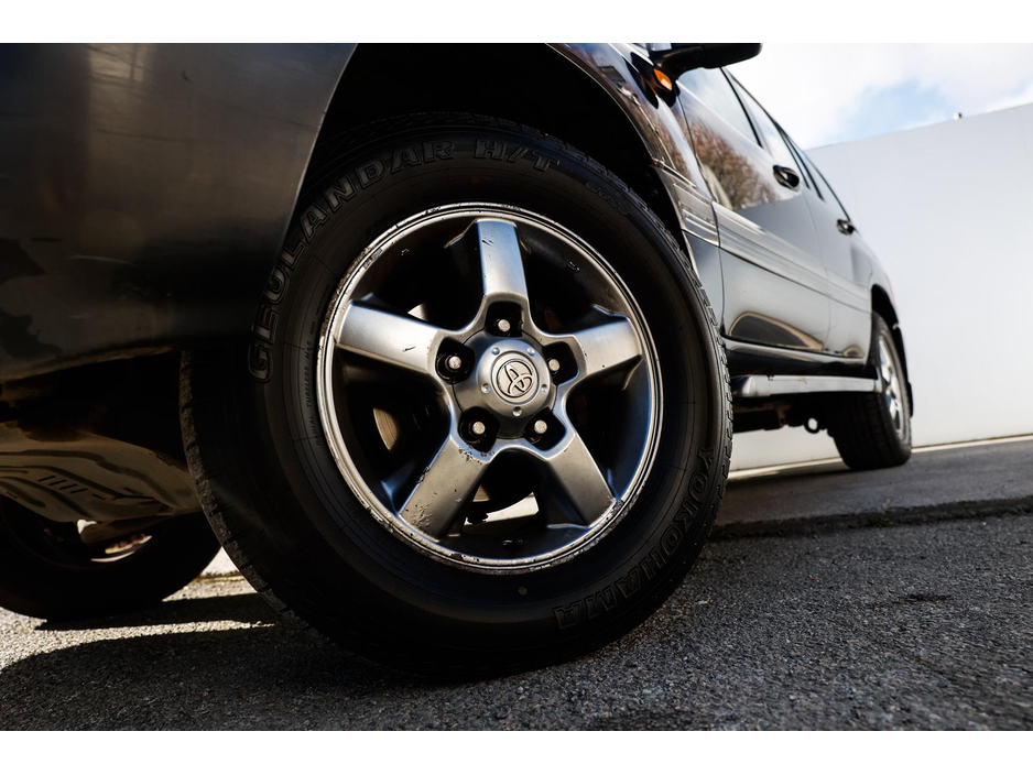 2005 Toyota Landcruiser - image 10