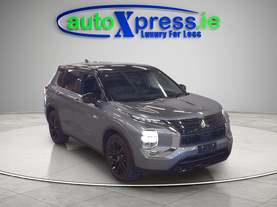 2023 Mitsubishi Outlander PHEV 4WD BLACK EDITION, Low mileage, reversing camera