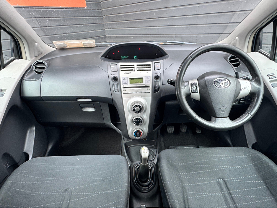 2008 Toyota Yaris - image 10