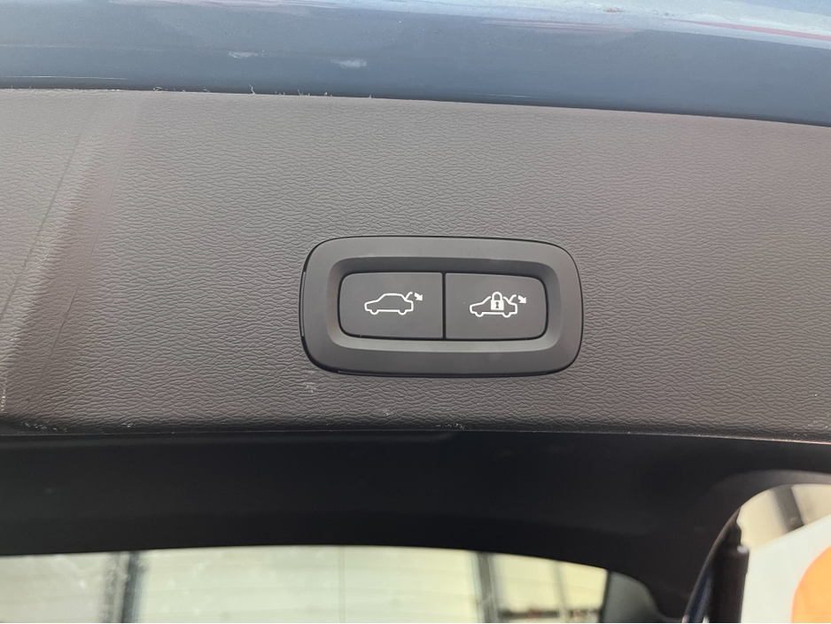 2022 Volvo XC40 2022 VOLVO XC40 EV RECHARGE ULTIMATE AUTOMATIC / CRUISE CONTROL / 360° CAMERA / ELECTRIC MEMORY & HEATED SEATS / PANORAMIC SUNROOF €27,950